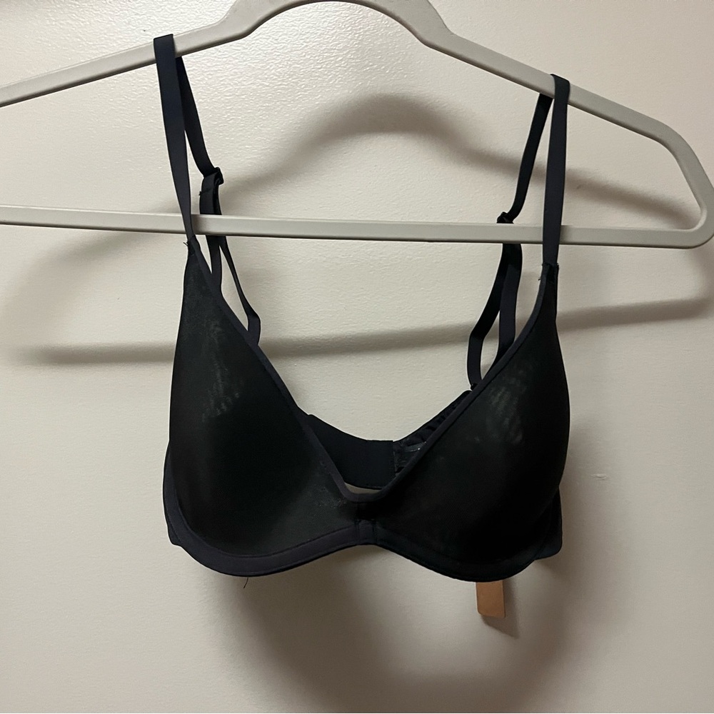 Skims weightless scoop bra